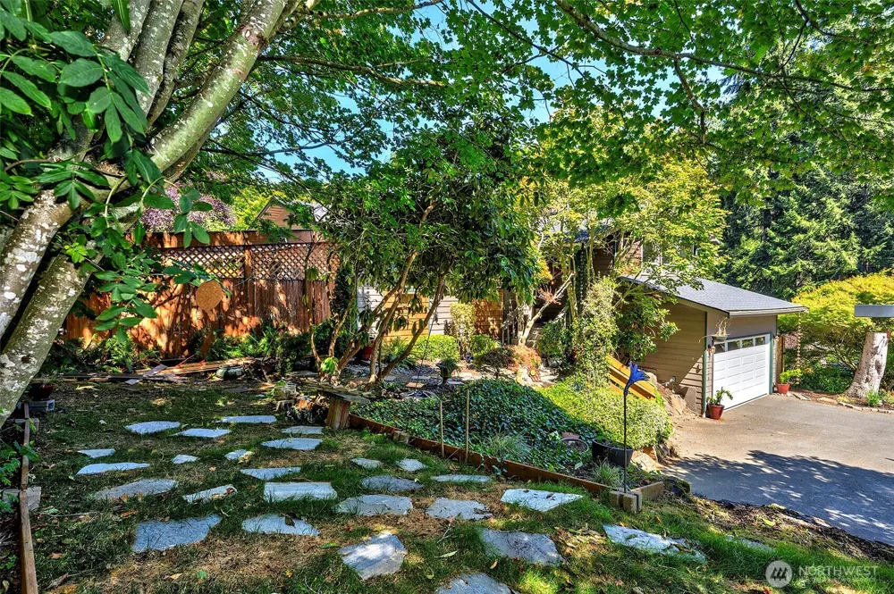 21220 Shell Valley Road Edmonds, WA 98026