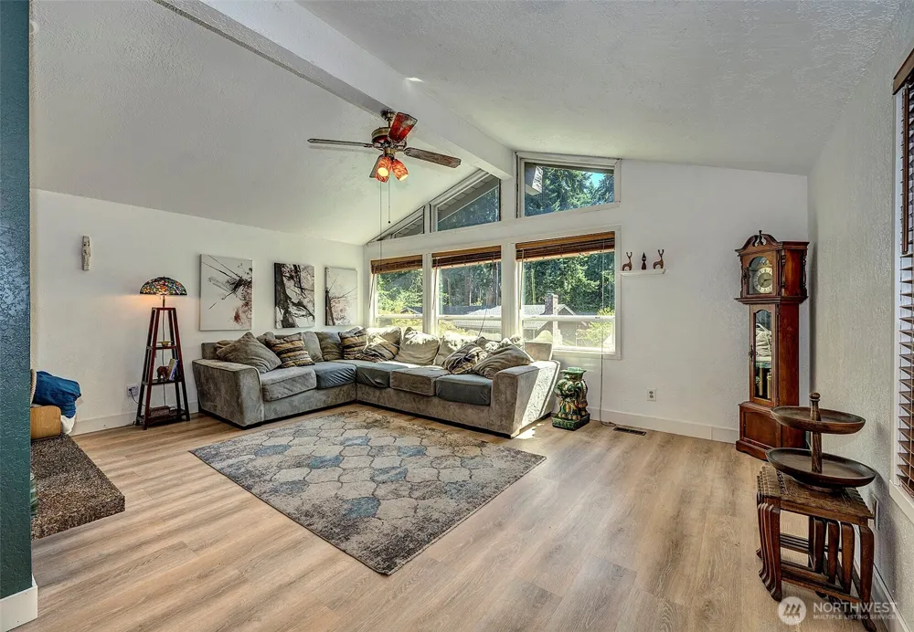 21220 Shell Valley Road Edmonds, WA 98026