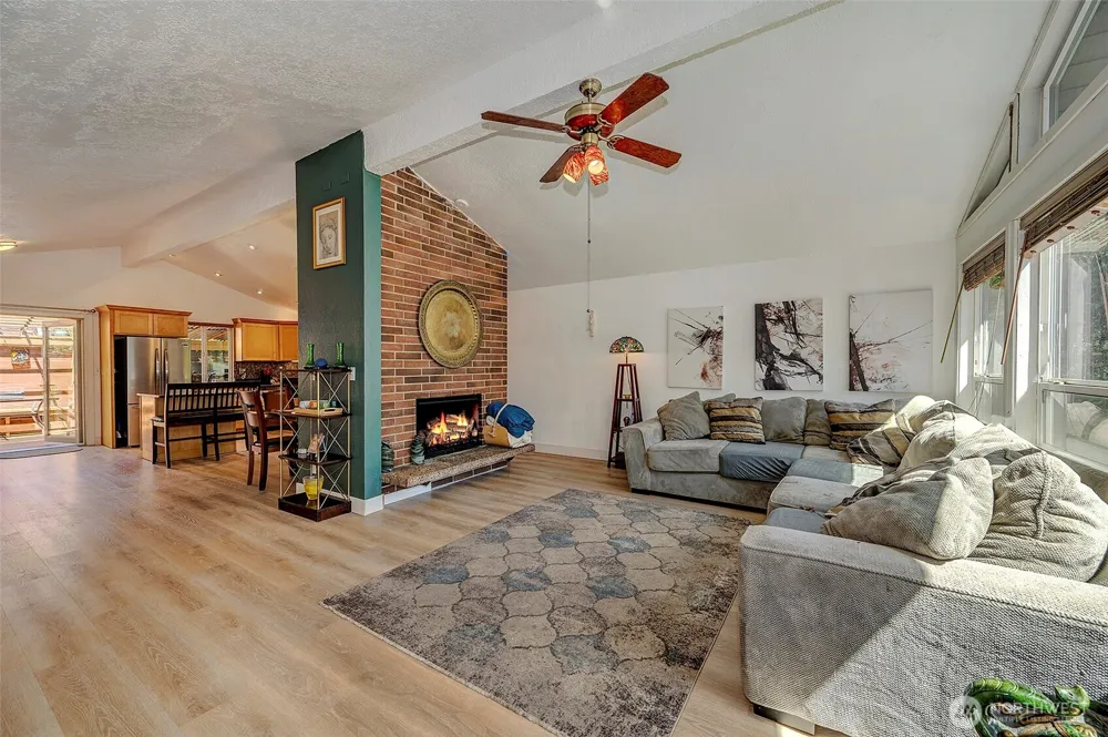 21220 Shell Valley Road Edmonds, WA 98026