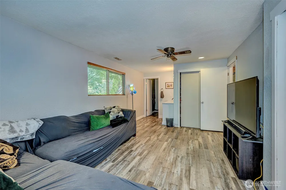 21220 Shell Valley Road Edmonds, WA 98026