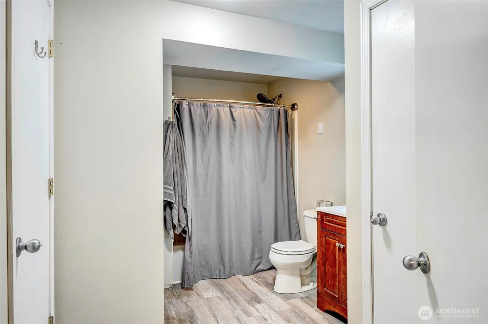 21220 Shell Valley Road Edmonds, WA 98026