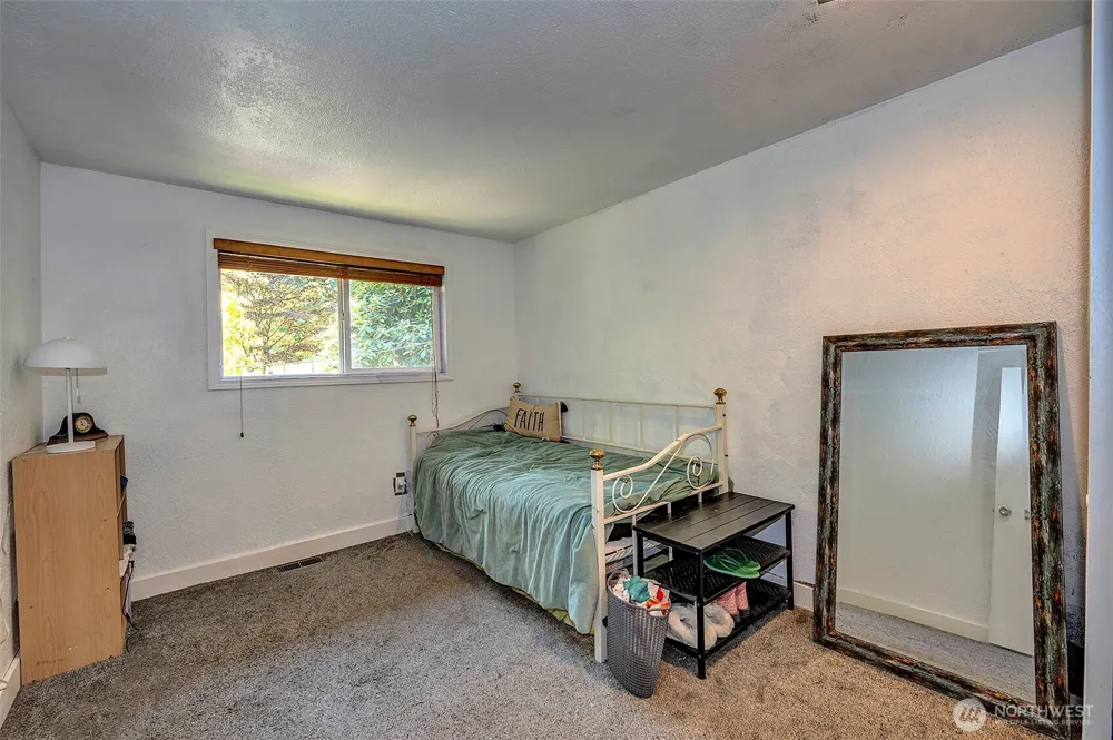 21220 Shell Valley Road Edmonds, WA 98026