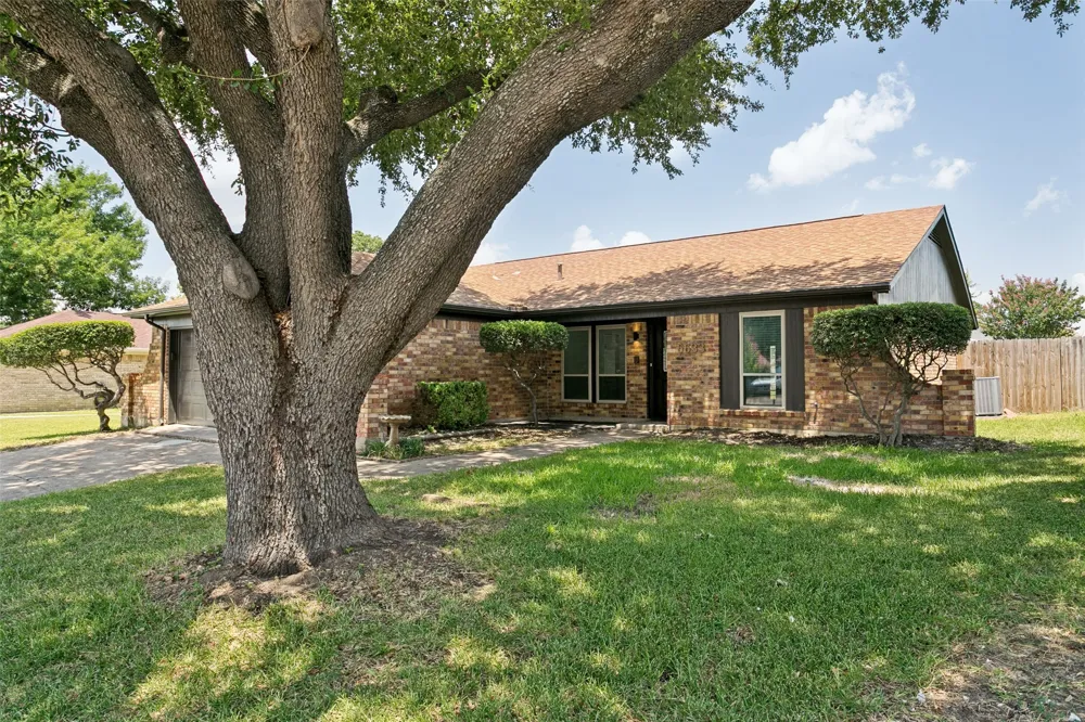 6633 Park Drive Watauga, TX 76148