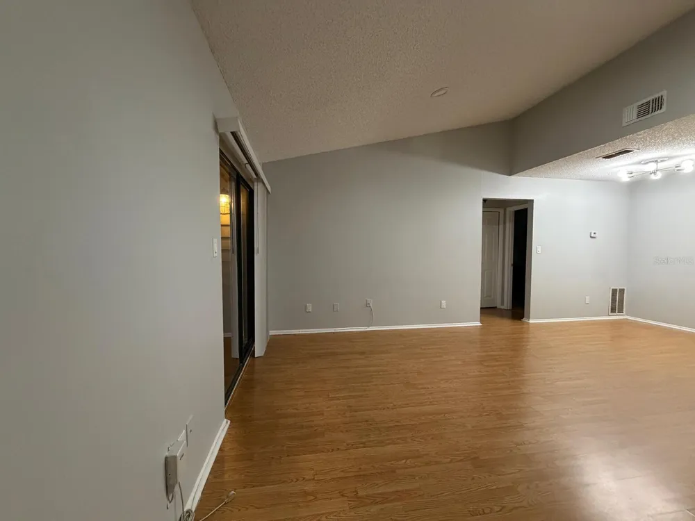 8643 MALLARD RESERVE DRIVE #202 Tampa, FL 33614