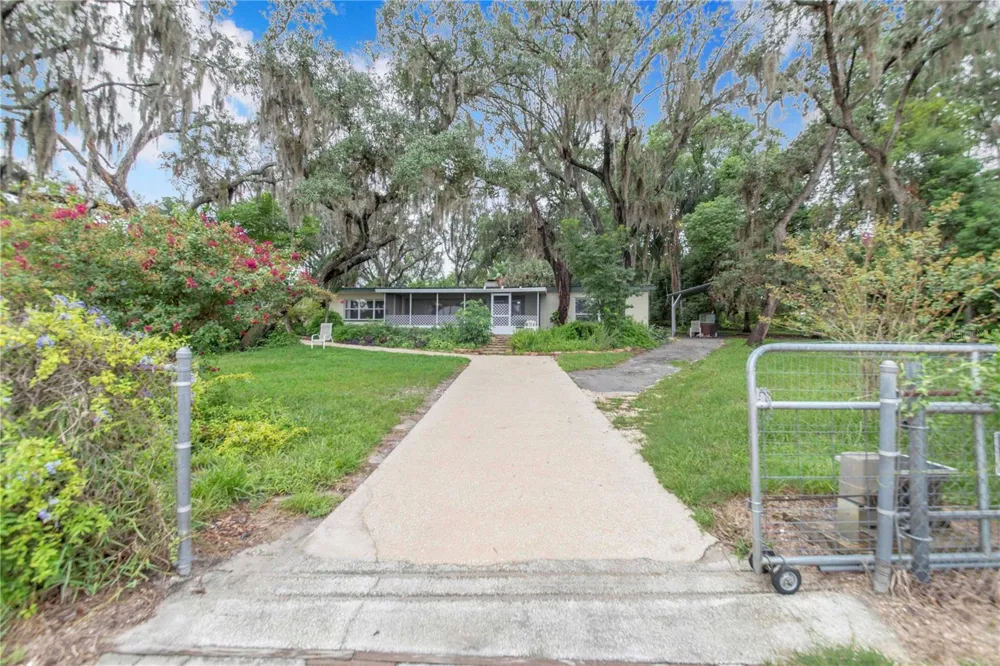 490 TWIN LAKES BOULEVARD Lake Alfred, FL 33850