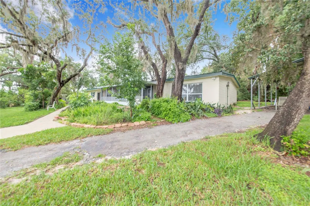 490 TWIN LAKES BOULEVARD Lake Alfred, FL 33850