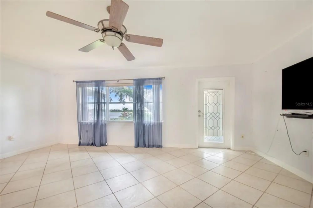 490 TWIN LAKES BOULEVARD Lake Alfred, FL 33850