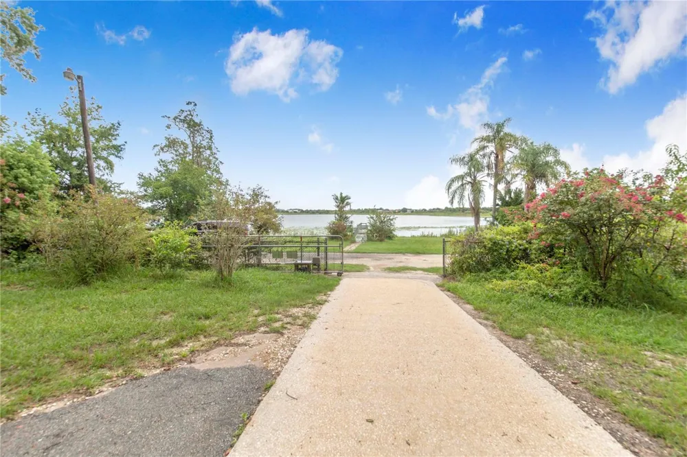 490 TWIN LAKES BOULEVARD Lake Alfred, FL 33850