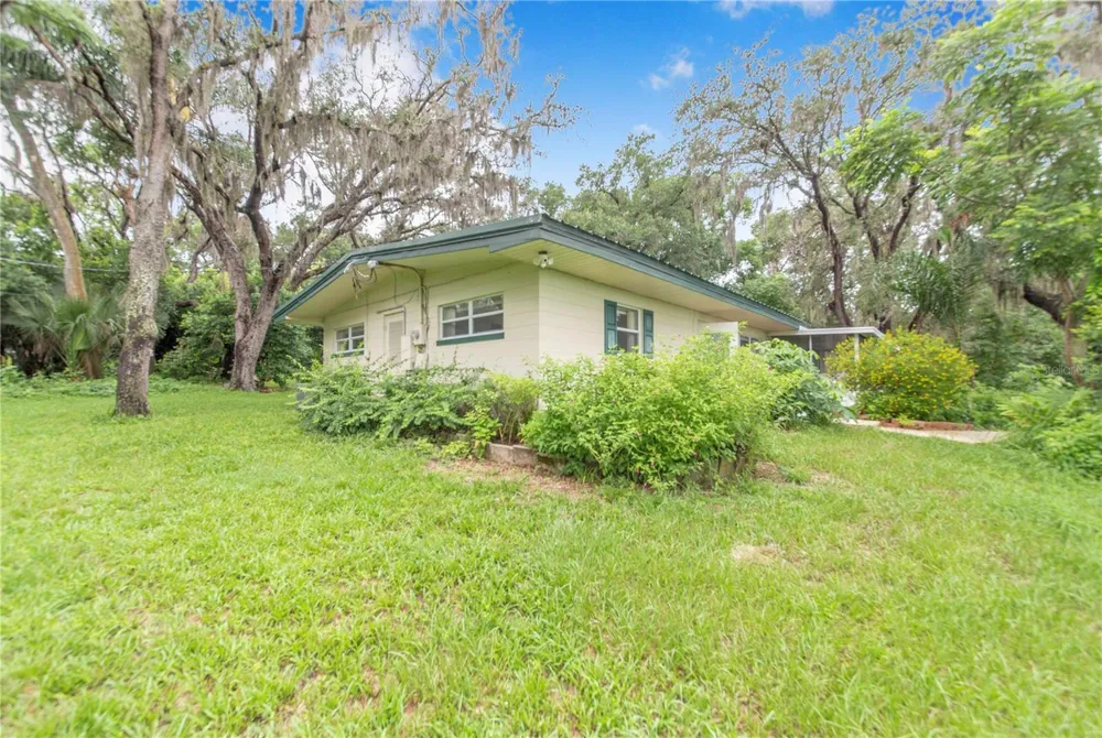 490 TWIN LAKES BOULEVARD Lake Alfred, FL 33850