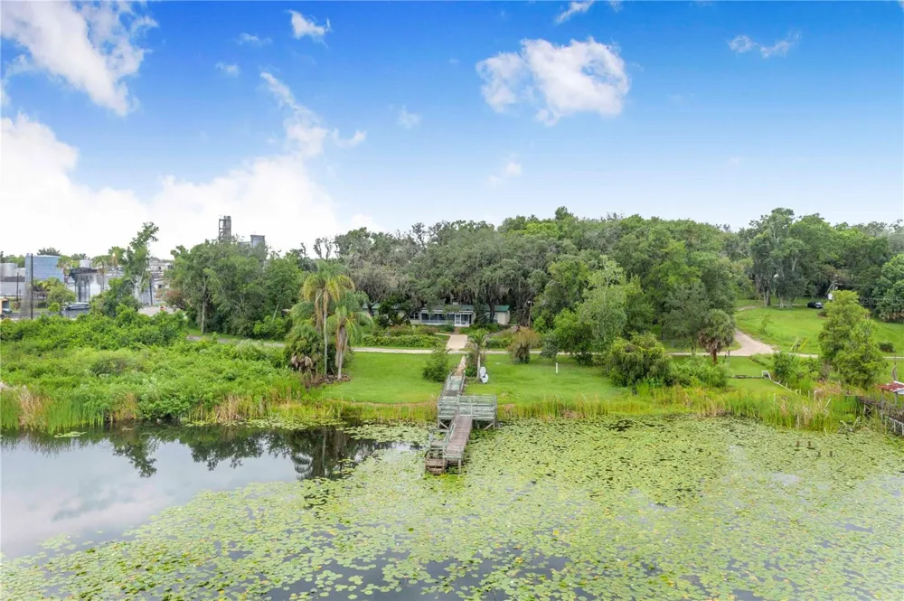 490 TWIN LAKES BOULEVARD Lake Alfred, FL 33850