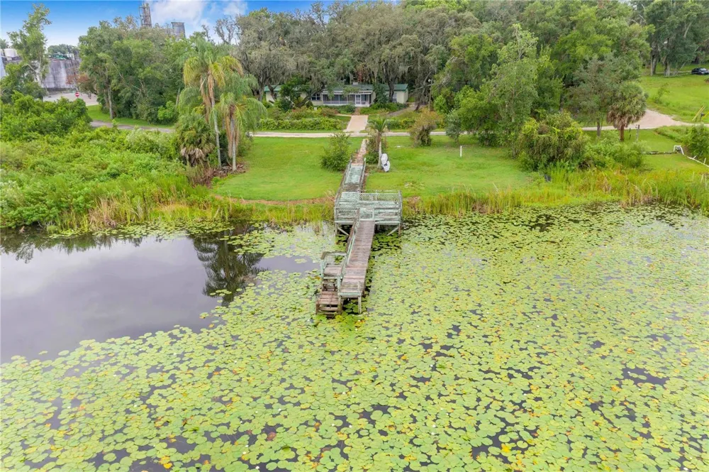 490 TWIN LAKES BOULEVARD Lake Alfred, FL 33850