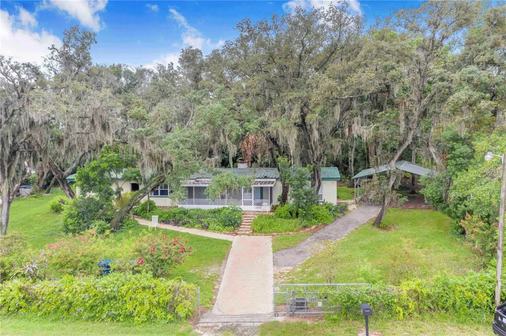 490 TWIN LAKES BOULEVARD Lake Alfred, FL 33850