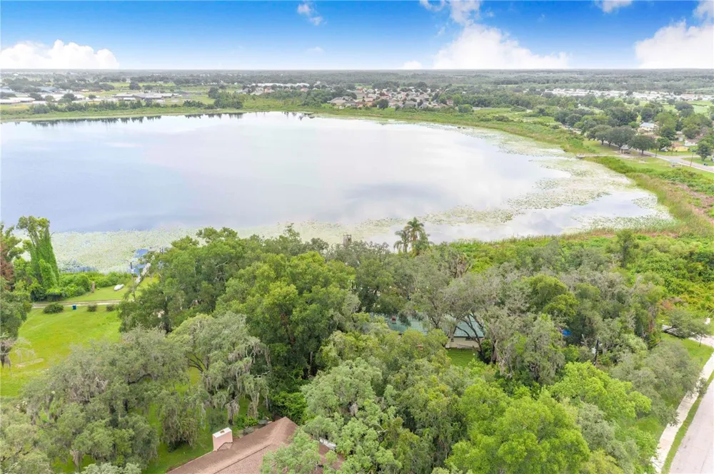 490 TWIN LAKES BOULEVARD Lake Alfred, FL 33850