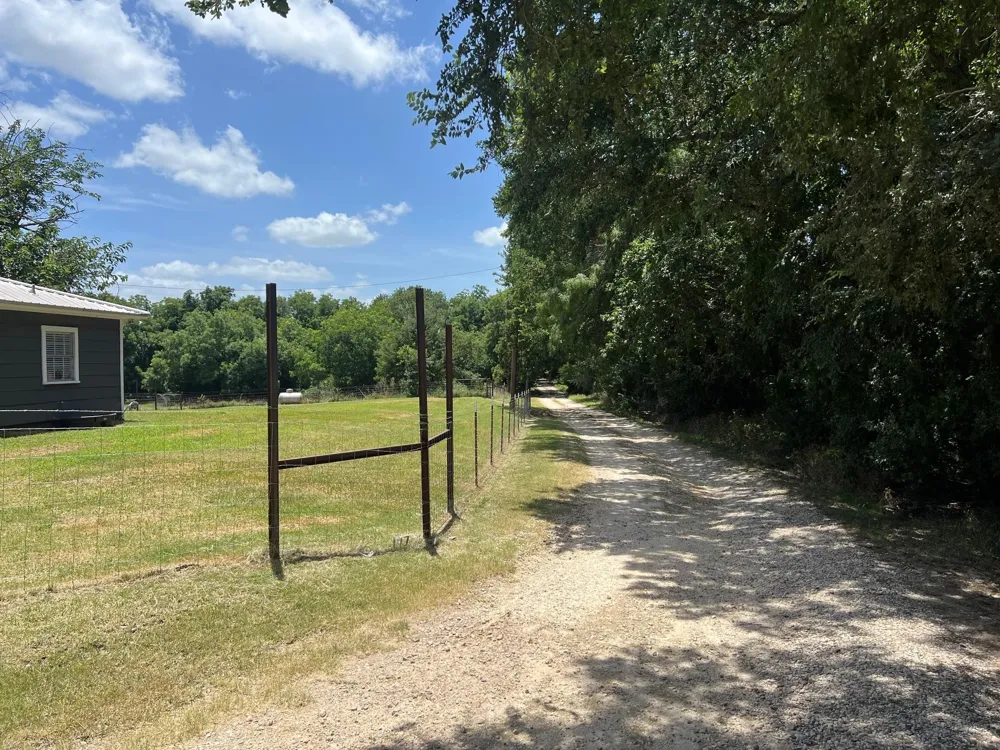 8345 County Road 205 Grandview, TX 76050