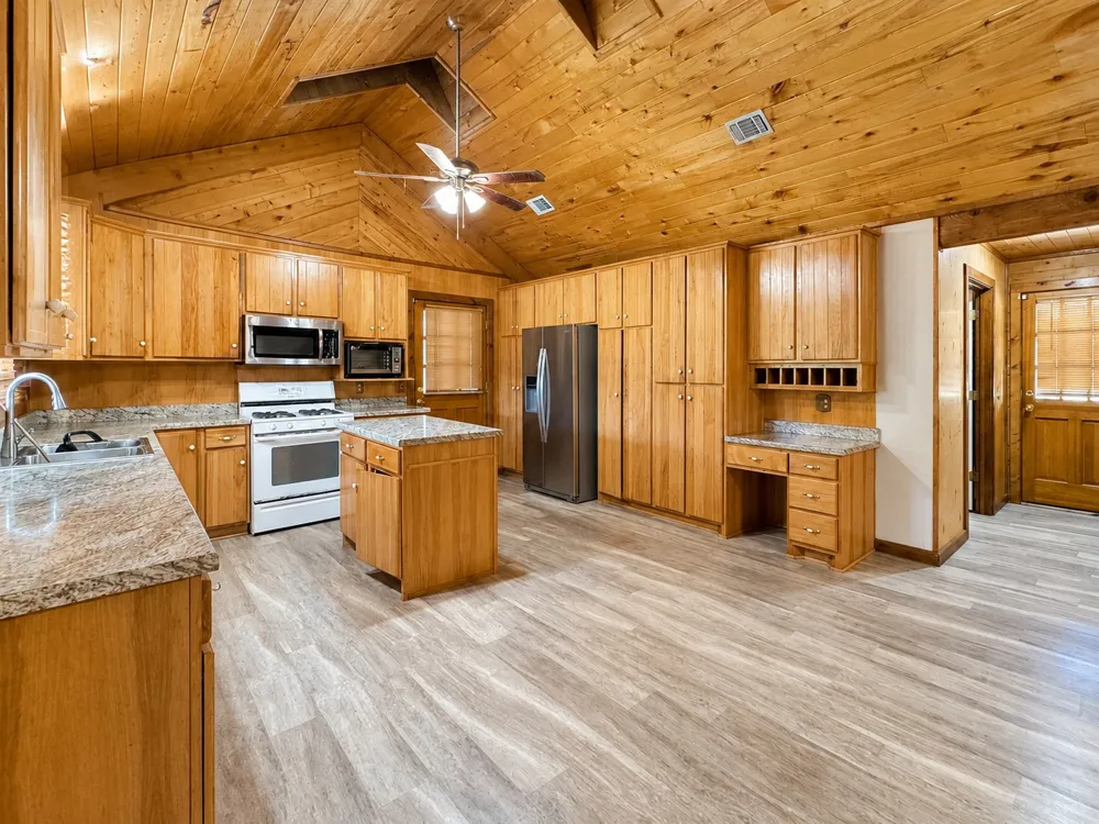 6260 Farm Road 197 Arthur City, TX 75411