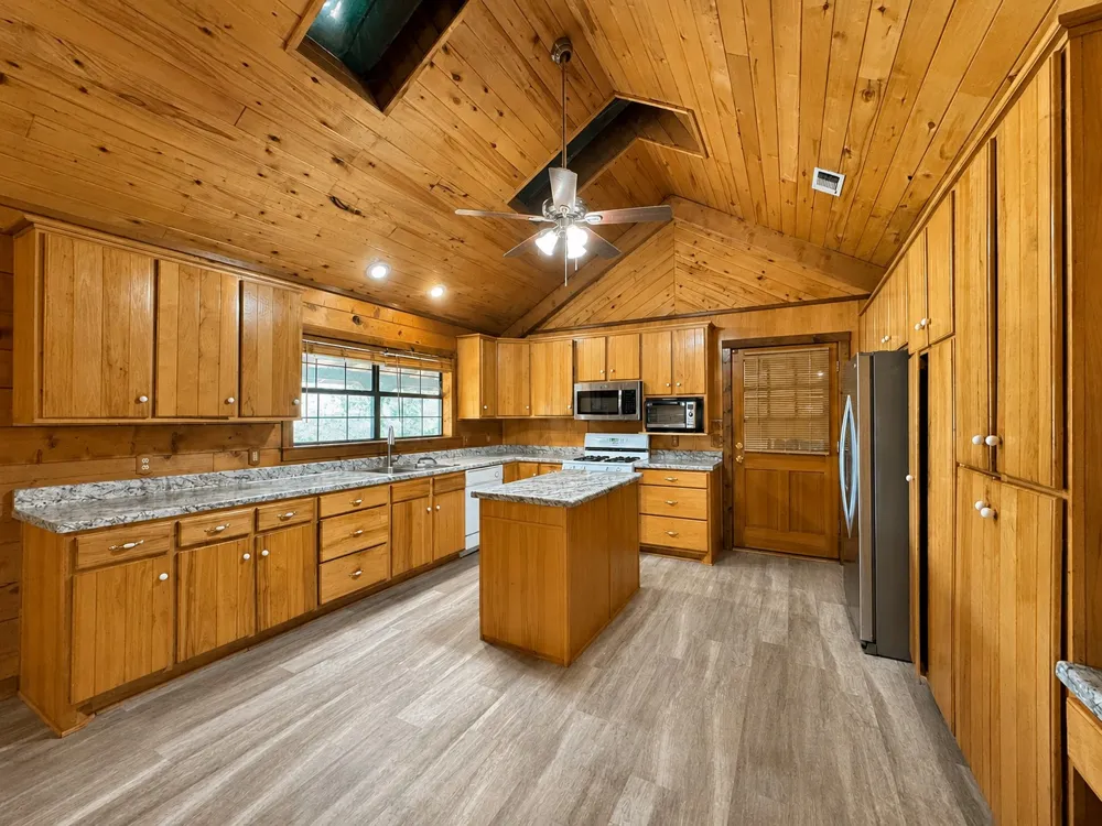 6260 Farm Road 197 Arthur City, TX 75411