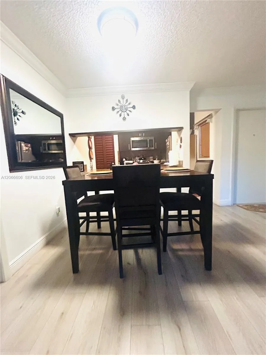 9702 Hammocks Blvd #203 Miami, FL 33196