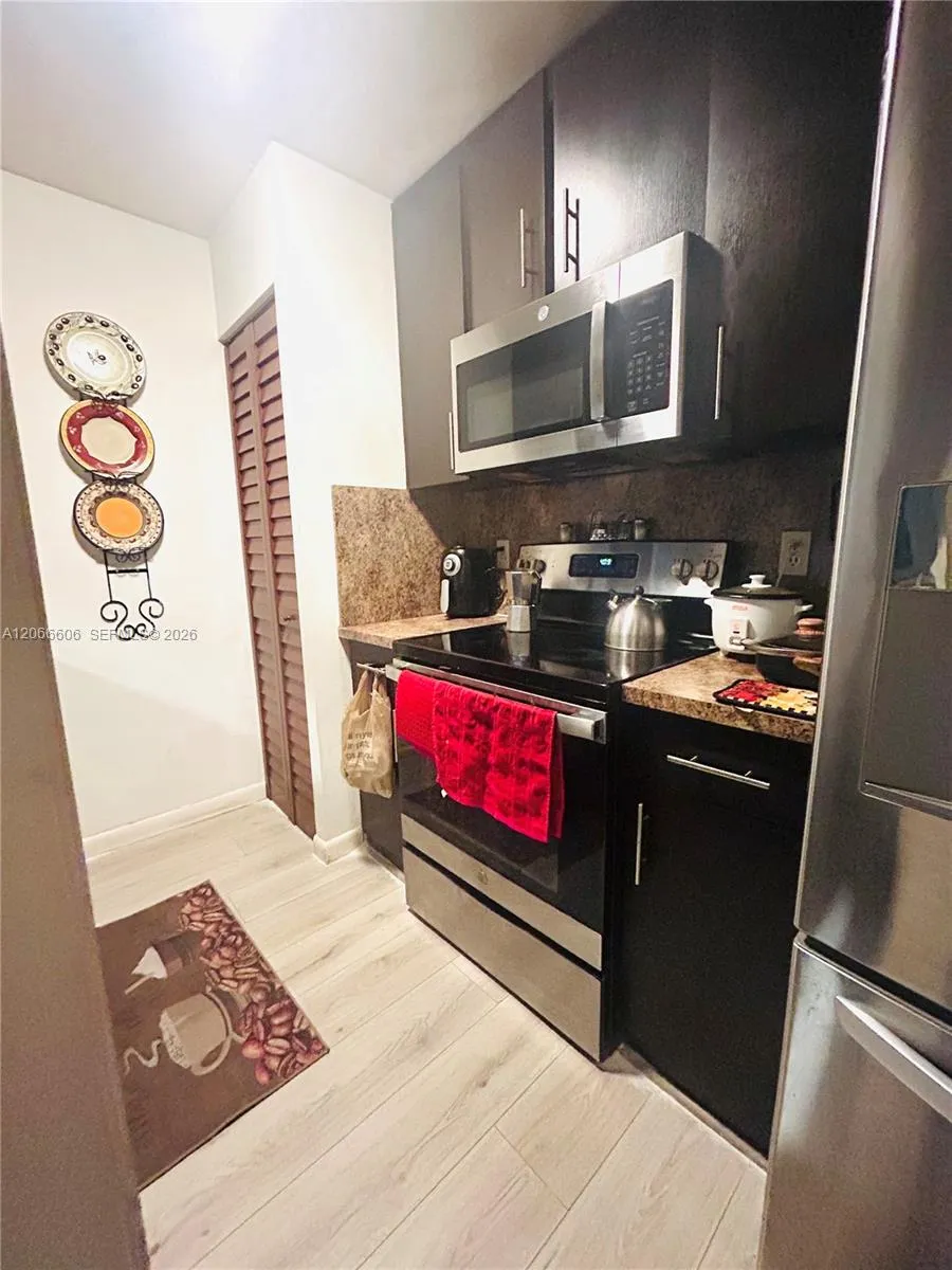 9702 Hammocks Blvd #203 Miami, FL 33196