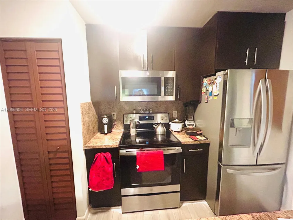 9702 Hammocks Blvd #203 Miami, FL 33196