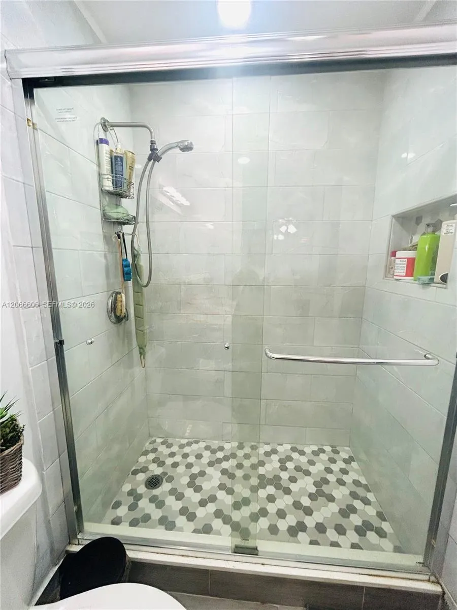 9702 Hammocks Blvd #203 Miami, FL 33196