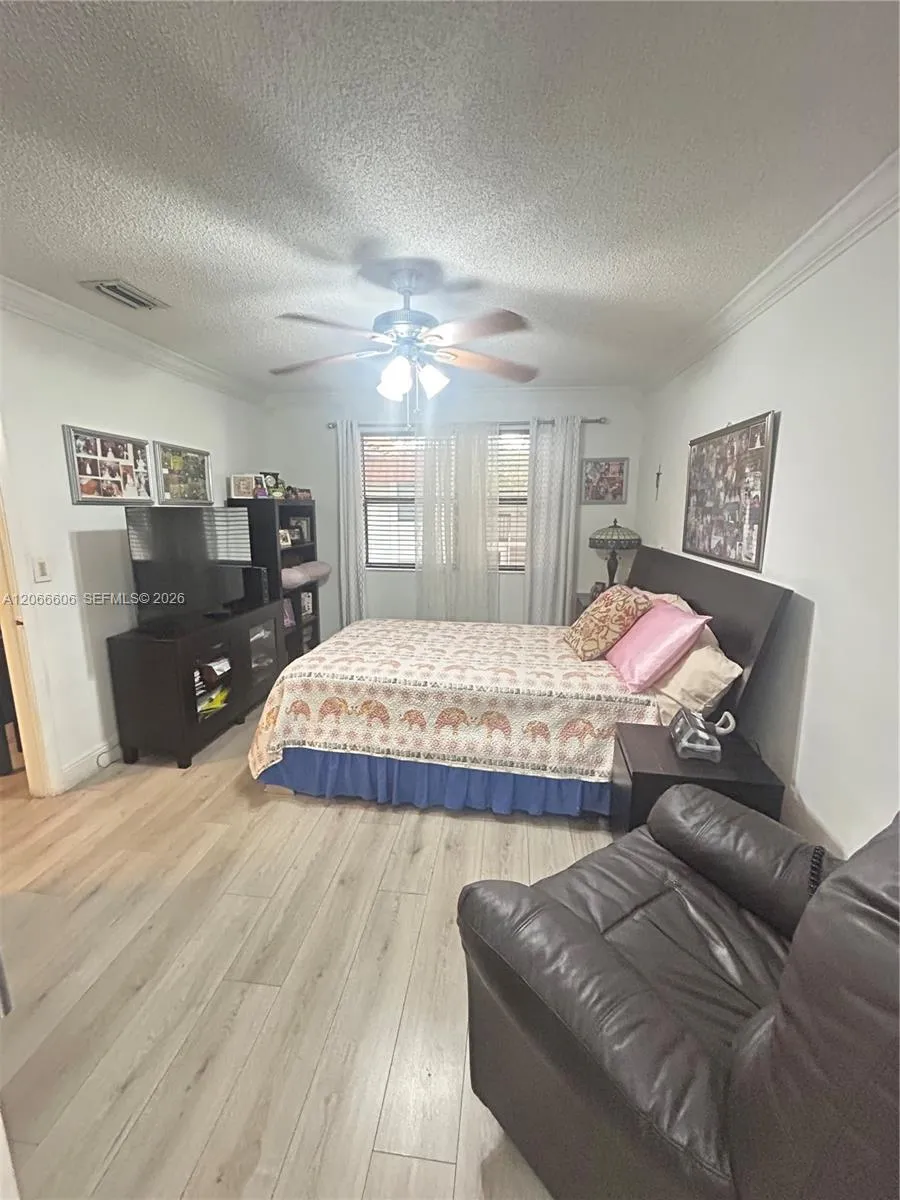 9702 Hammocks Blvd #203 Miami, FL 33196