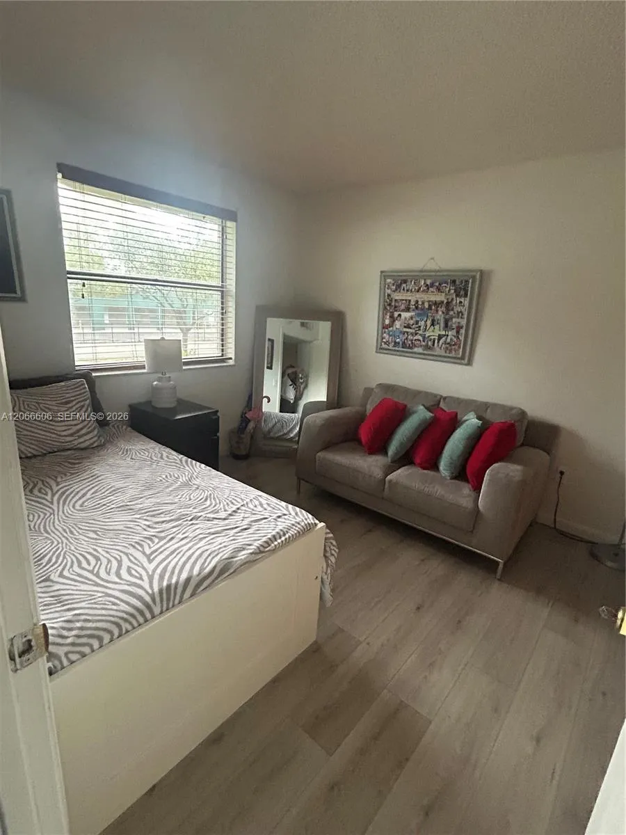 9702 Hammocks Blvd #203 Miami, FL 33196