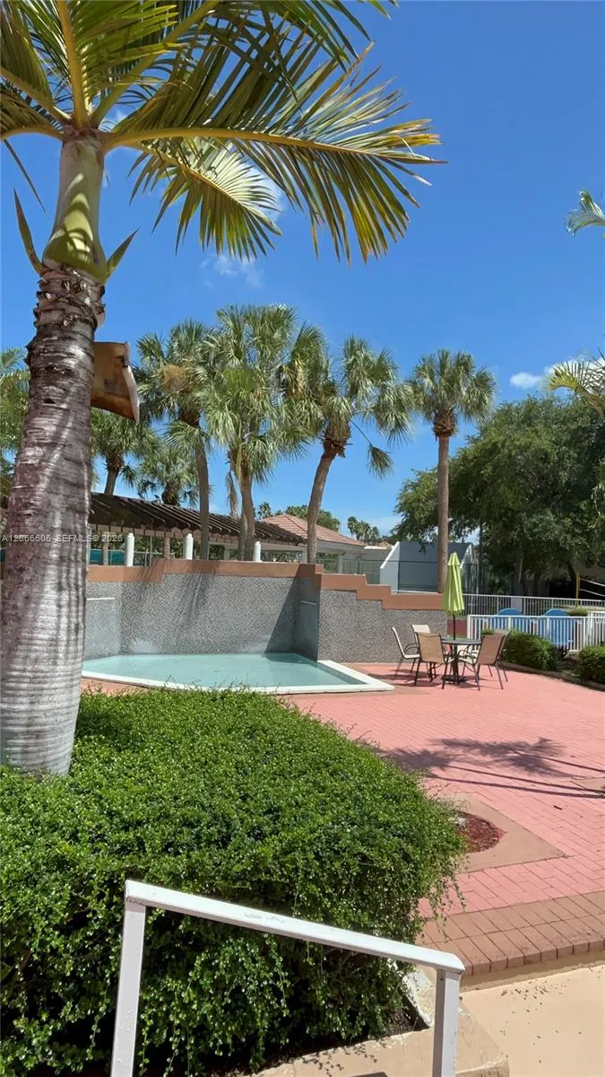9702 Hammocks Blvd #203 Miami, FL 33196