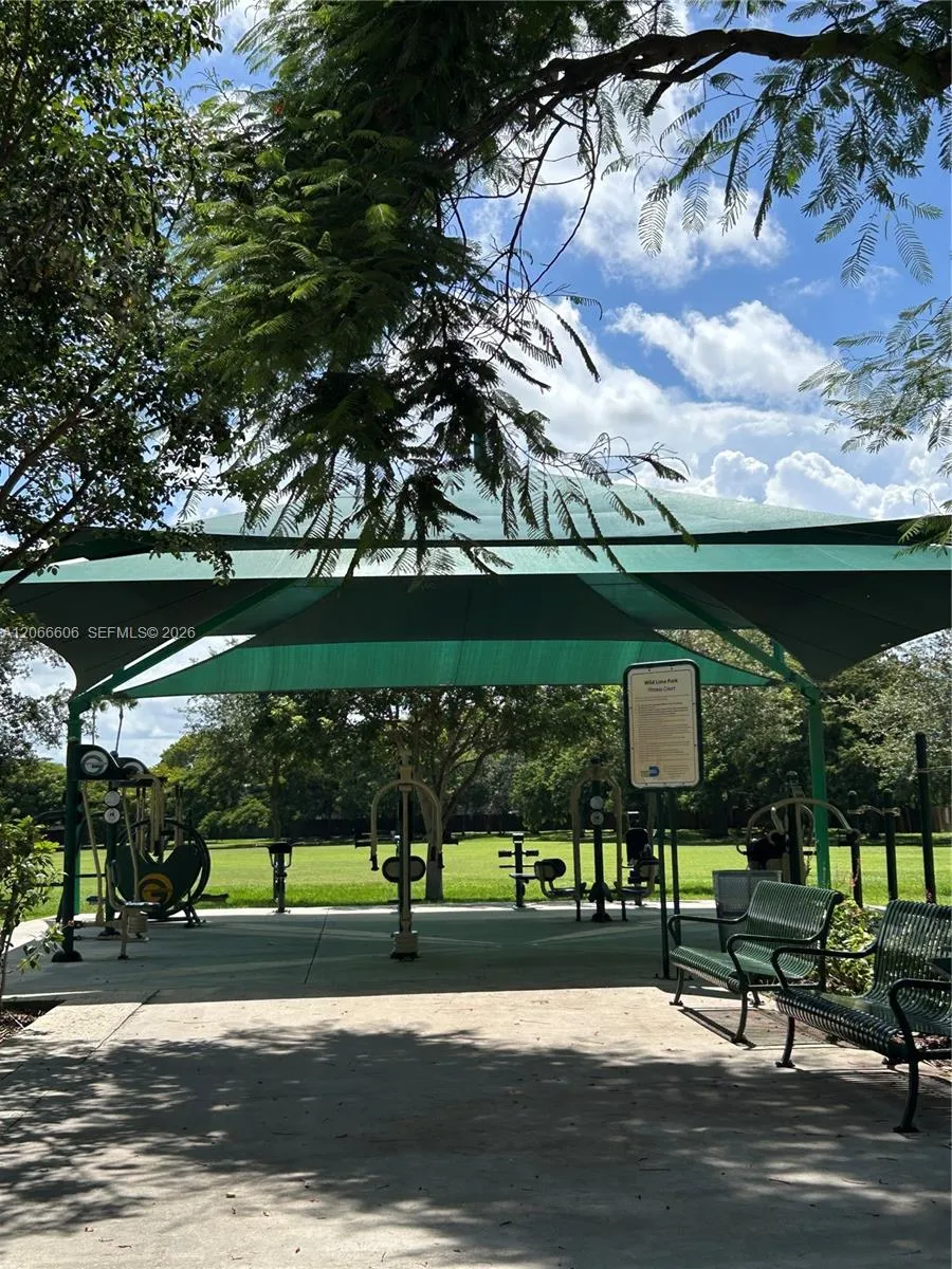 9702 Hammocks Blvd #203 Miami, FL 33196