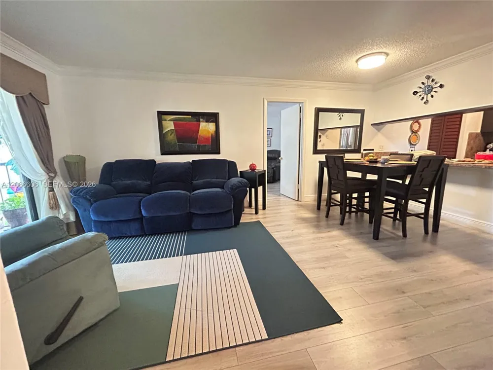 9702 Hammocks Blvd #203 Miami, FL 33196
