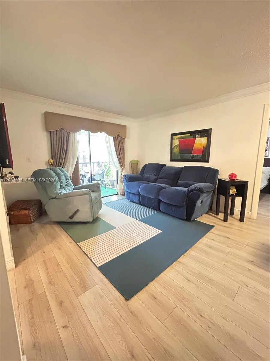 9702 Hammocks Blvd #203 Miami, FL 33196