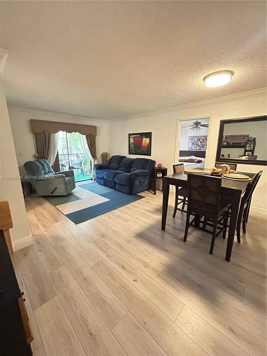 9702 Hammocks Blvd #203 Miami, FL 33196