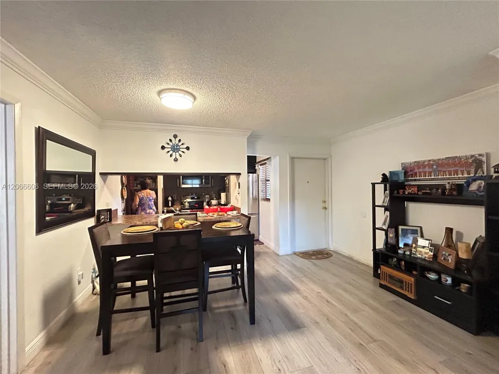 9702 Hammocks Blvd #203 Miami, FL 33196