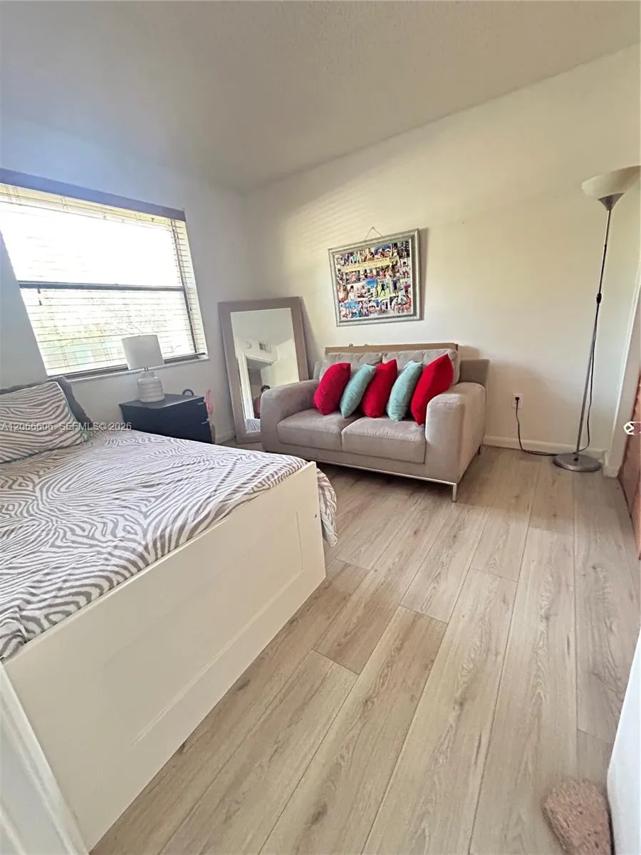 9702 Hammocks Blvd #203 Miami, FL 33196