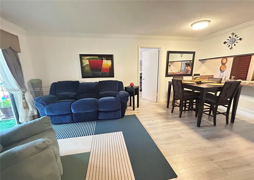 9702 Hammocks Blvd #203 Miami, FL 33196