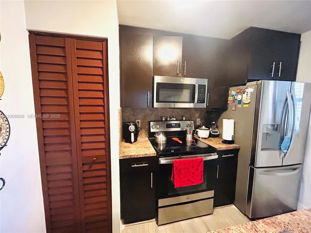 9702 Hammocks Blvd #203 Miami, FL 33196