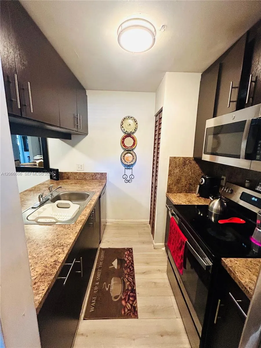 9702 Hammocks Blvd #203 Miami, FL 33196