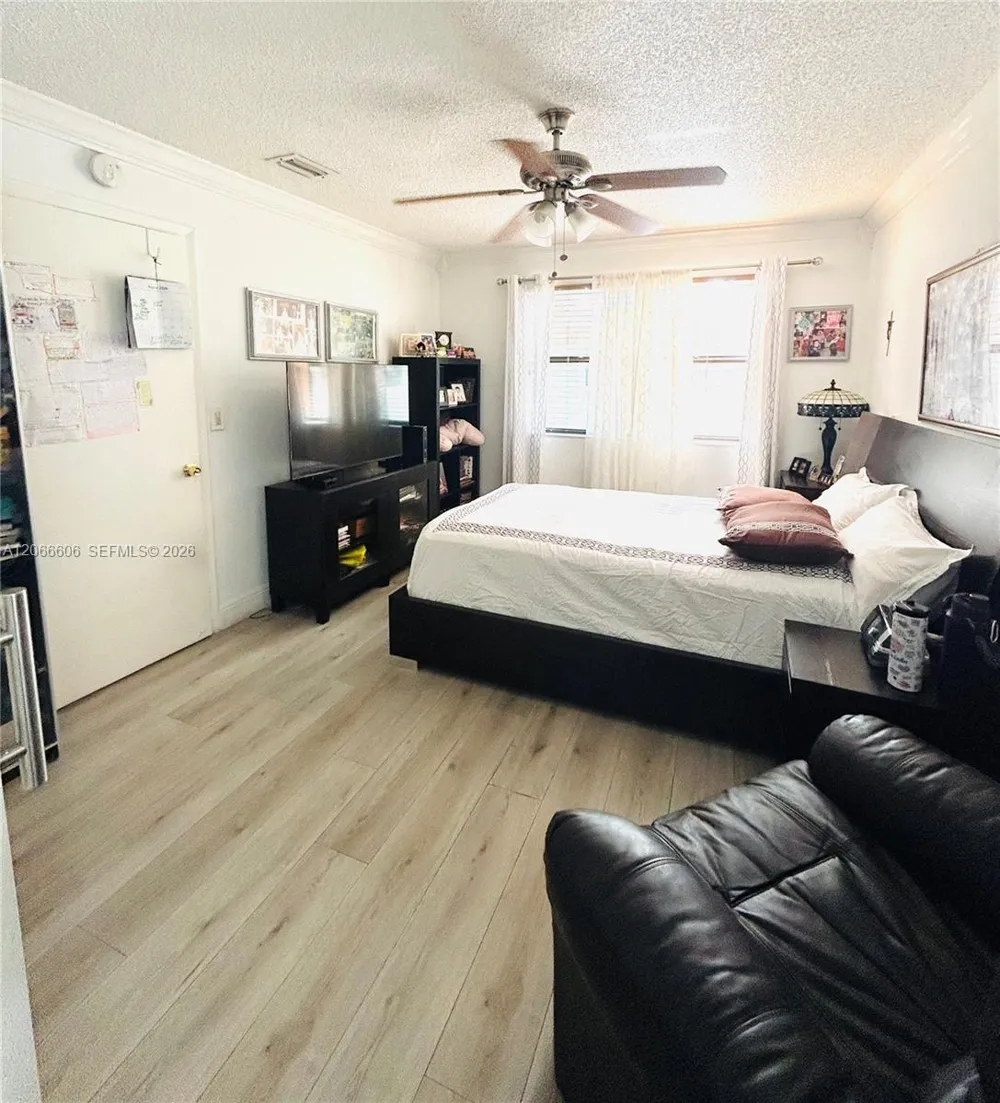 9702 Hammocks Blvd #203 Miami, FL 33196