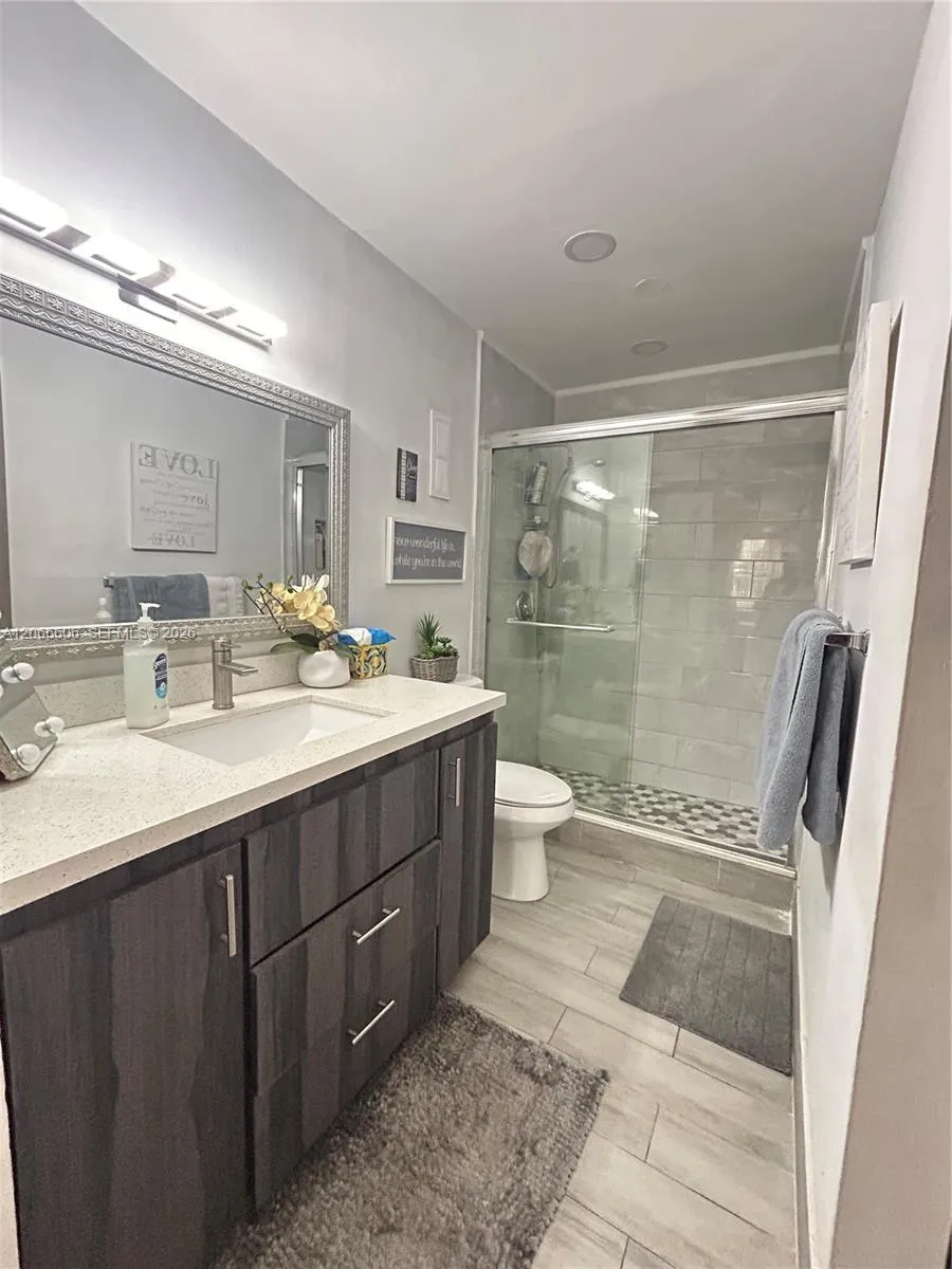 9702 Hammocks Blvd #203 Miami, FL 33196