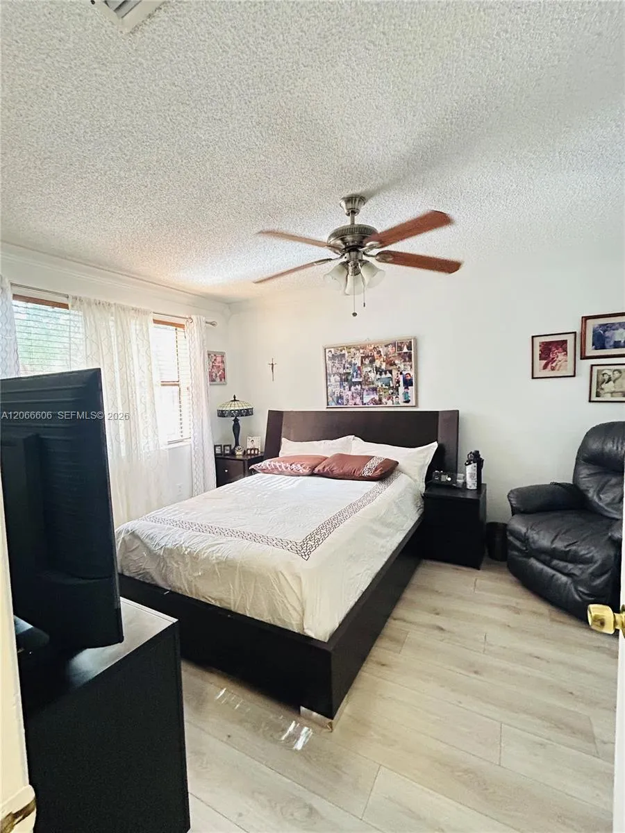 9702 Hammocks Blvd #203 Miami, FL 33196