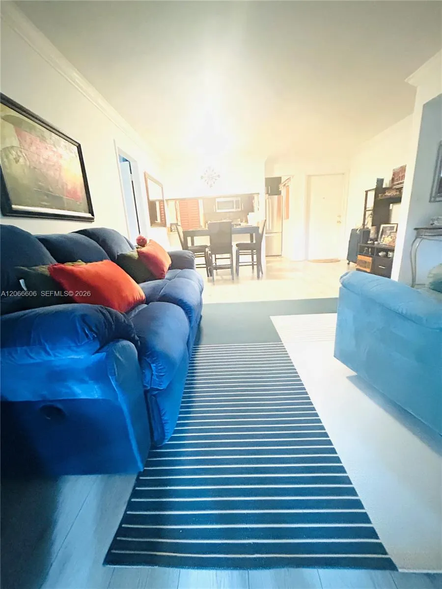 9702 Hammocks Blvd #203 Miami, FL 33196