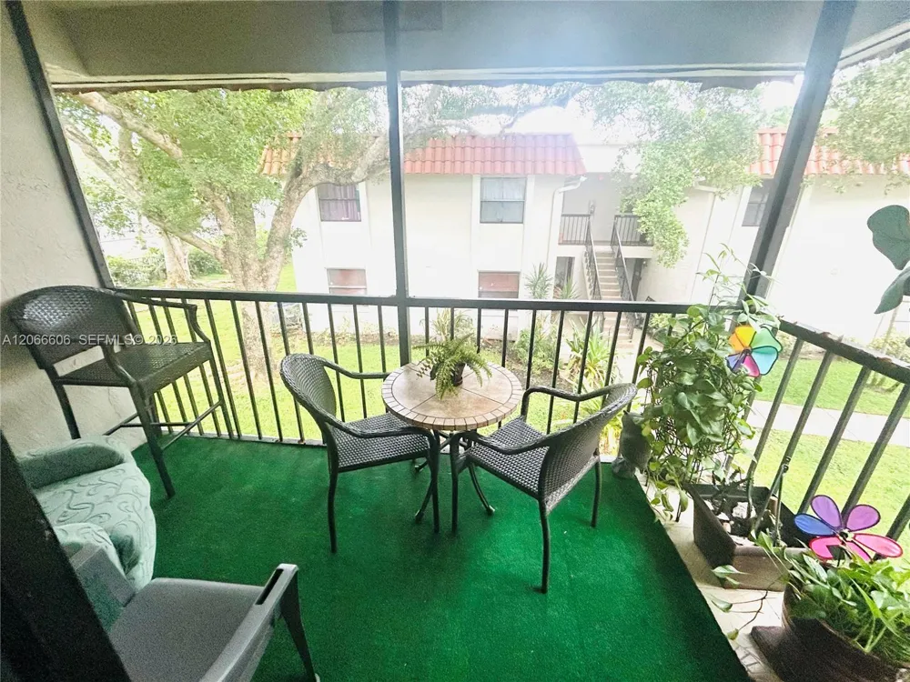 9702 Hammocks Blvd #203 Miami, FL 33196