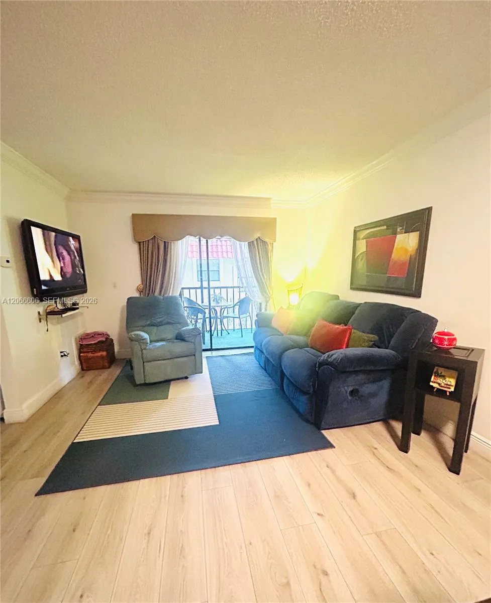 9702 Hammocks Blvd #203 Miami, FL 33196