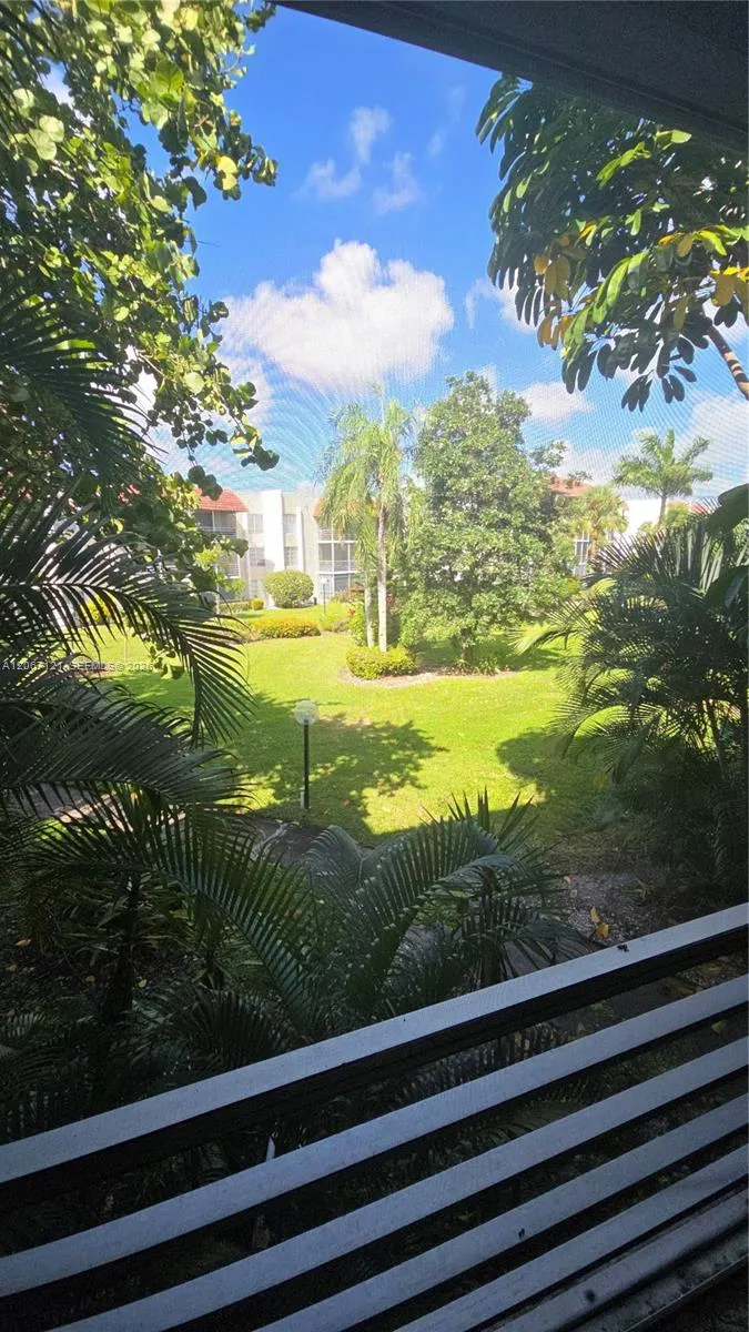 3511 Inverrary Dr #205 Lauderhill, FL 33319