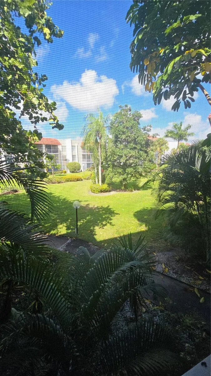 3511 Inverrary Dr #205 Lauderhill, FL 33319