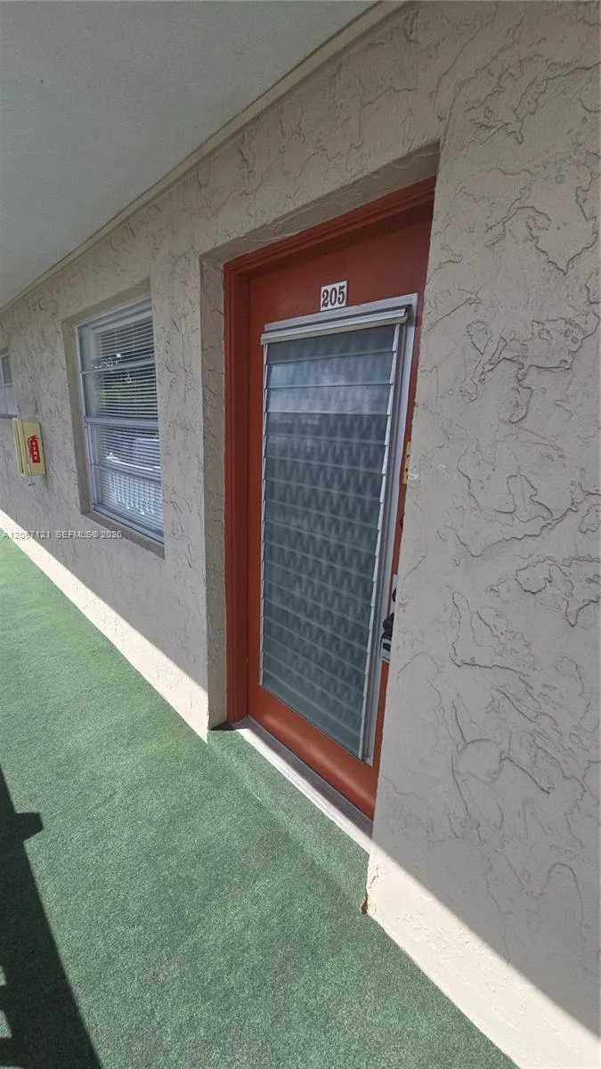 3511 Inverrary Dr #205 Lauderhill, FL 33319