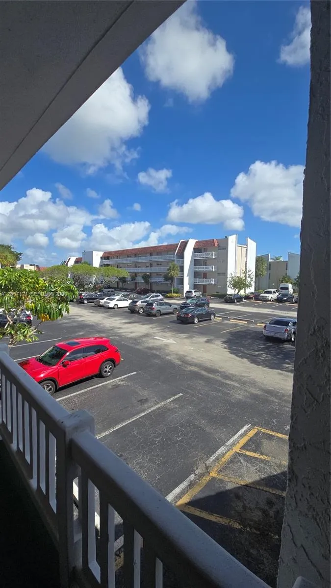 3511 Inverrary Dr #205 Lauderhill, FL 33319