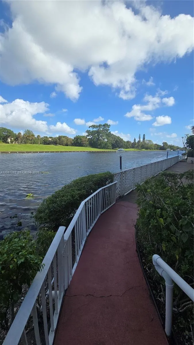 3511 Inverrary Dr #205 Lauderhill, FL 33319