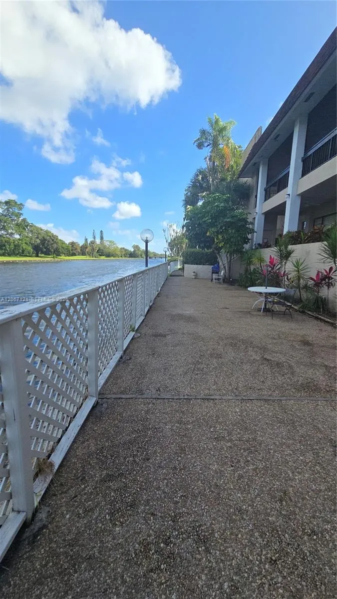 3511 Inverrary Dr #205 Lauderhill, FL 33319