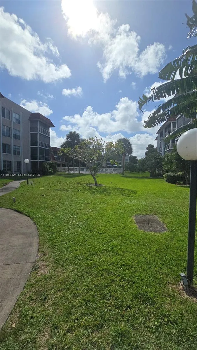 3511 Inverrary Dr #205 Lauderhill, FL 33319