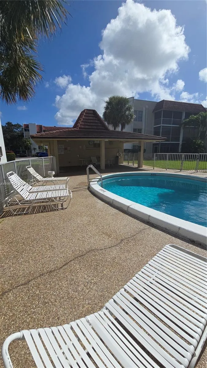 3511 Inverrary Dr #205 Lauderhill, FL 33319